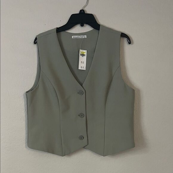 NWT Abercrombie and Fitch Sage Button Up Vest in Size Large - Picture 1 of 9